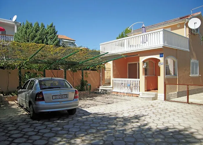 Дом отдыха Family Friendly House With A Swimming Pool Jezera, Murter - 5124