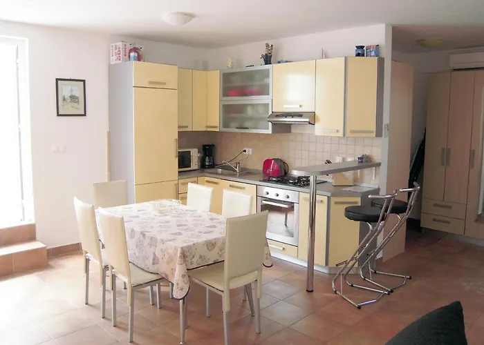 Дом отдыха Family Friendly House With A Swimming Pool Jezera, Murter - 5124 Езера