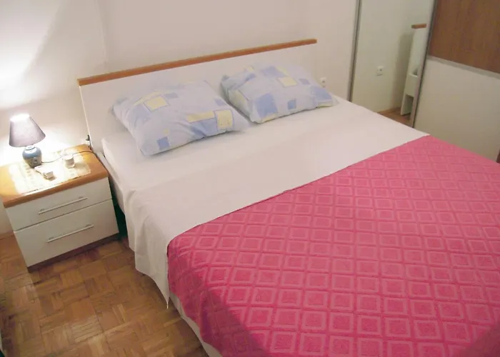 Дом отдыха Family Friendly House With A Swimming Pool Jezera, Murter - 5124 *